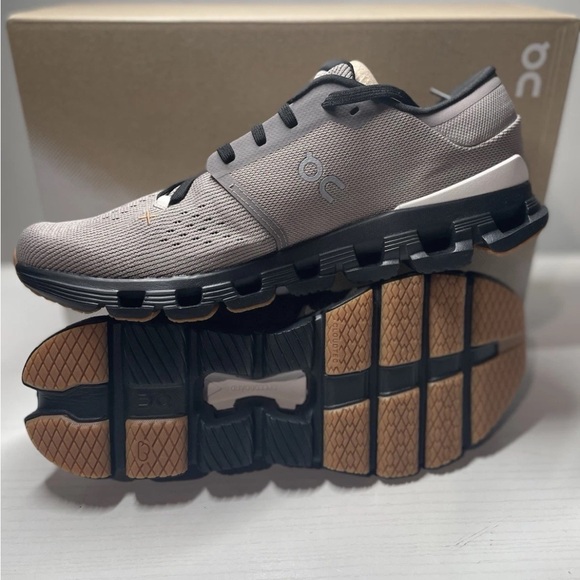 On CloudX4 - Fog/Black - Picture 4 of 4